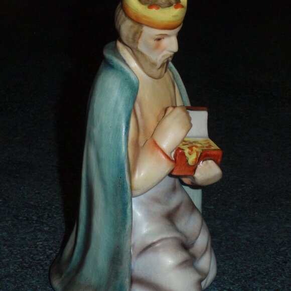 Hummel Goebel Nativity Scene #214/N Kneeling King Wise Men with Gift Money Box - Picture 3 of 9